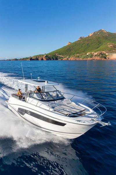 Book yachts online - motorboat - Cap Camarat 10.5 WA - 272679 CK - rent