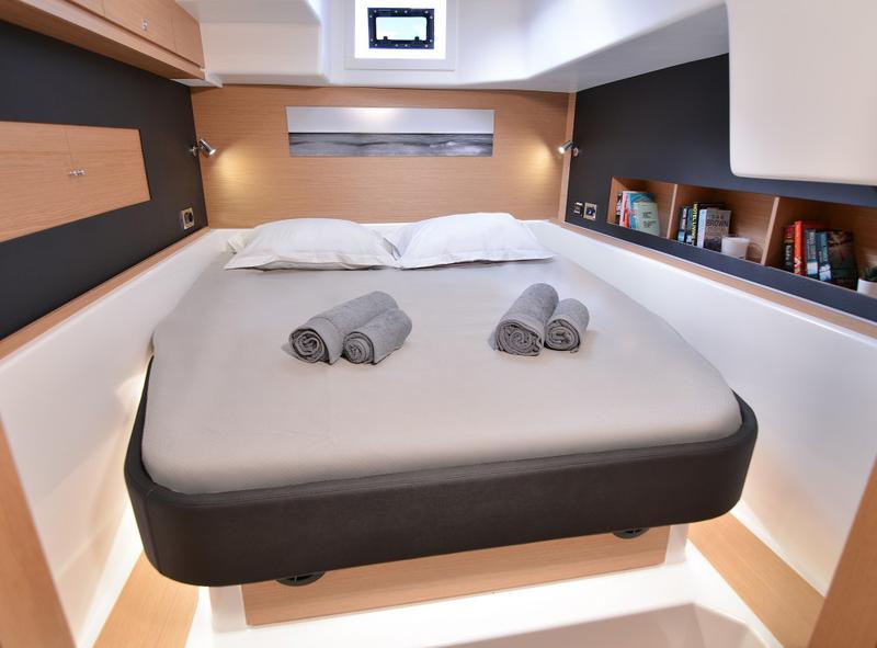 Book yachts online - catamaran - Dufour Catamaran 48 - Frida - rent