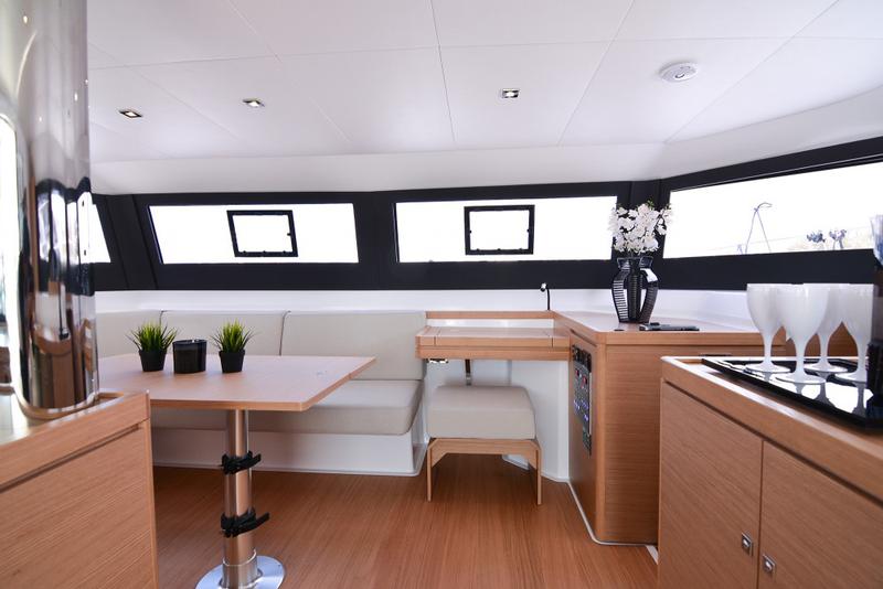 Book yachts online - catamaran - Dufour Catamaran 48 - Frida - rent