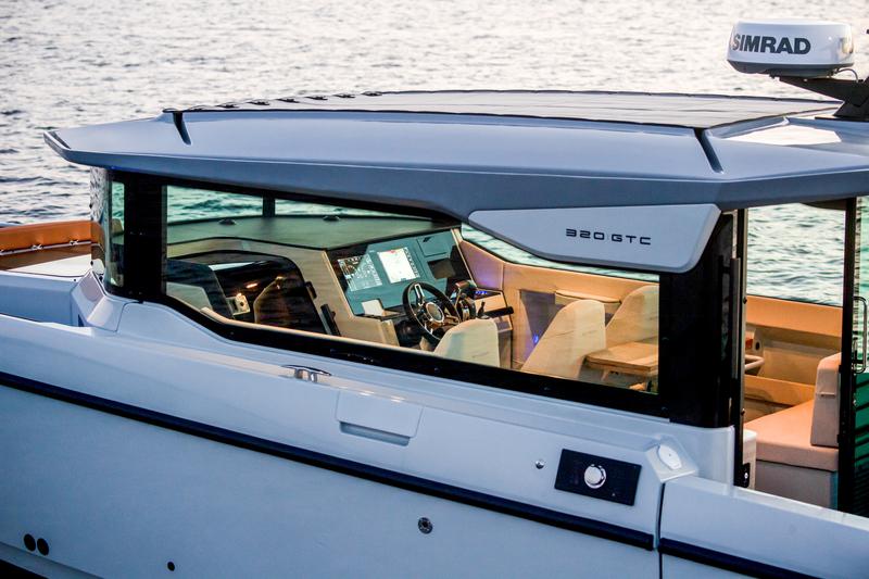 Book yachts online - motorboat - Saxdor 320 GTC - Navtia - rent