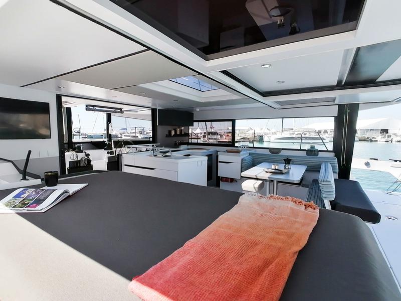 Book yachts online - catamaran - Windelo 54 Yachting - Zig Zag - rent