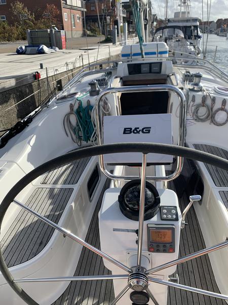 Book yachts online - sailboat - Delphia 40 - Lady in Red - rent