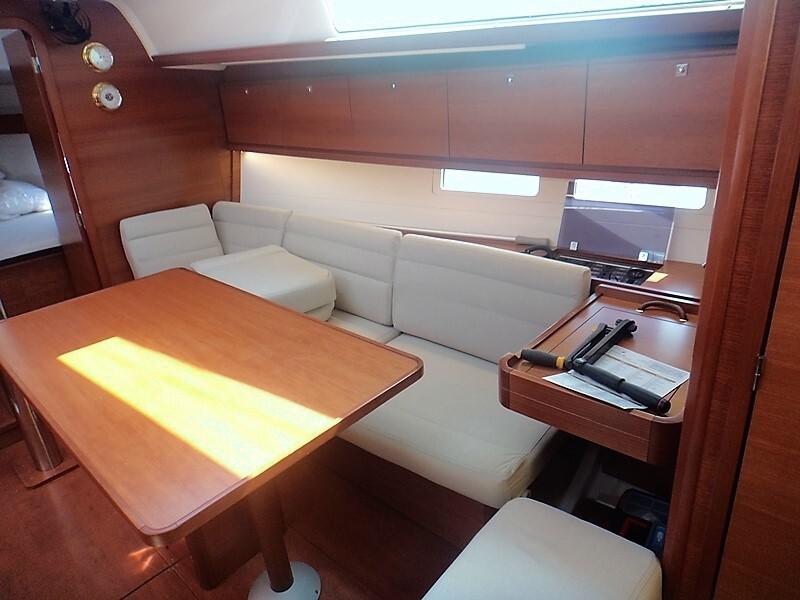 Book yachts online - sailboat - Dufour 382 Grand Large - Gala - rent