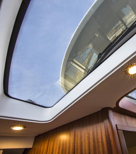 Book yachts online - motorboat - Nimbus 405 Flybridge - NN - rent