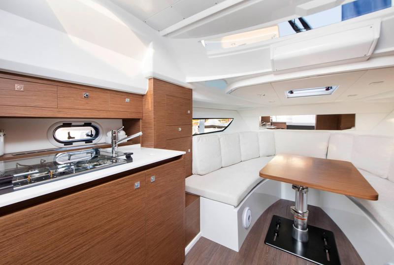 Book yachts online - motorboat - Cap Camarat 10.5 WA - Moma - rent