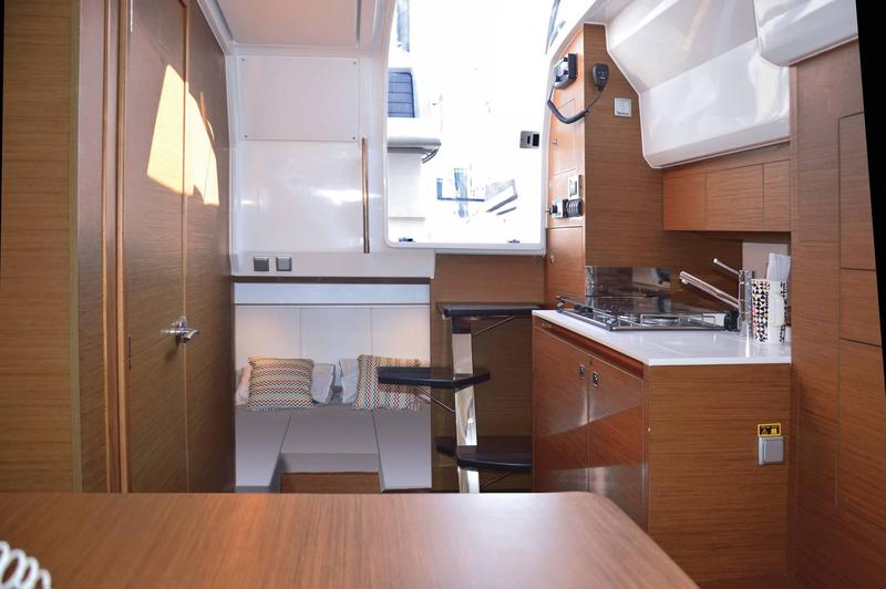 Book yachts online - motorboat - Cap Camarat 10.5 WA - Moma - rent