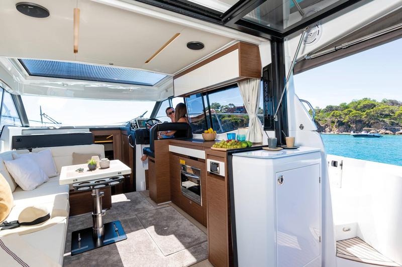 Book yachts online - motorboat - Jeanneau NC 37 - Mimi' - rent