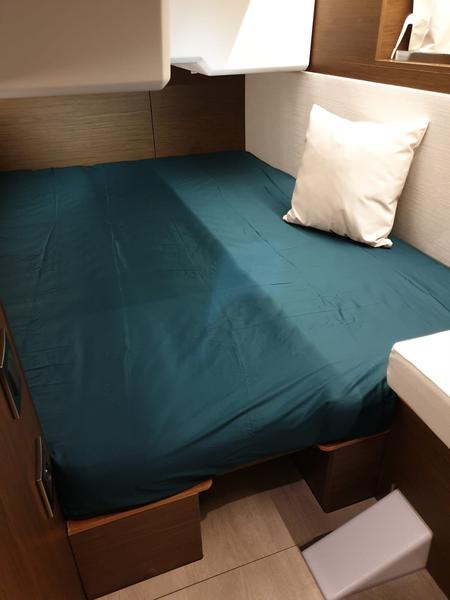 Book yachts online - motorboat - Jeanneau NC 37 - Aurora - rent