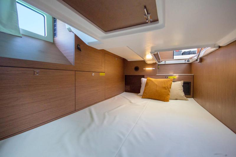 Book yachts online - motorboat - Jeanneau NC 37 - Aurora - rent
