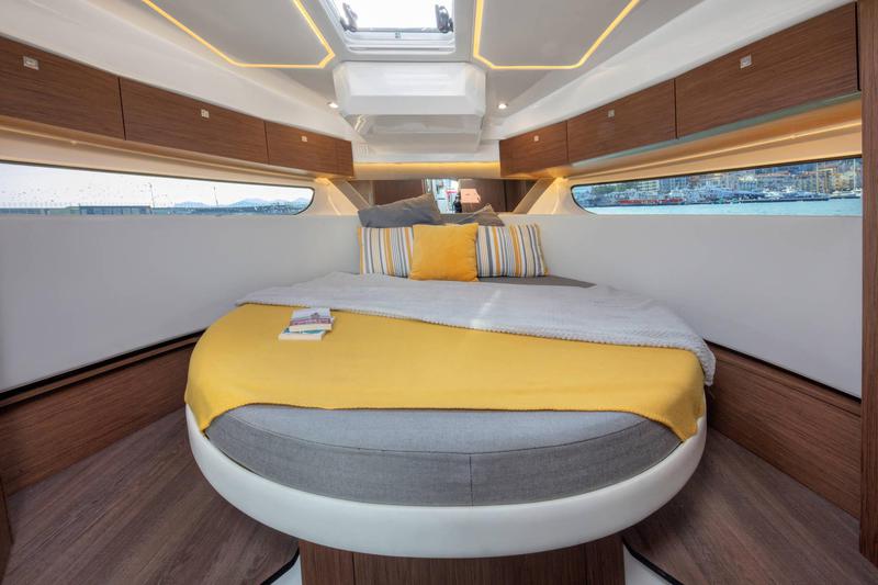 Book yachts online - motorboat - Merry Fisher 1095 - Hera - rent