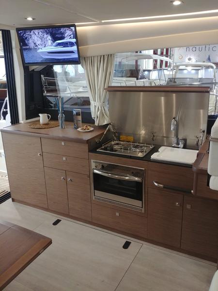 Book yachts online - motorboat - Jeanneau NC 14 - Italia I - rent