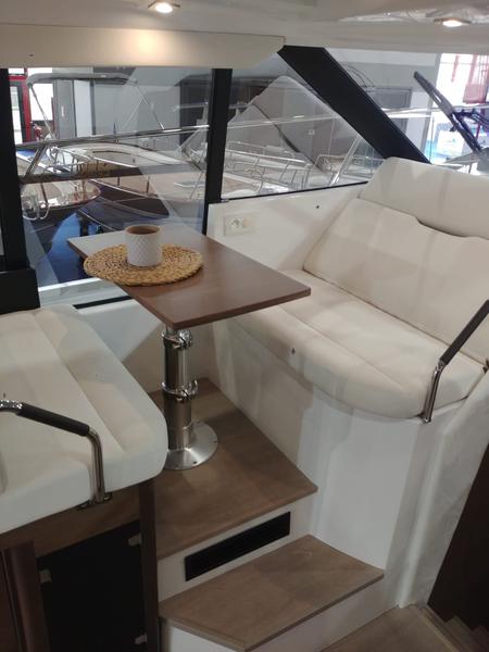 Book yachts online - motorboat - Jeanneau NC 14 - Italia I - rent