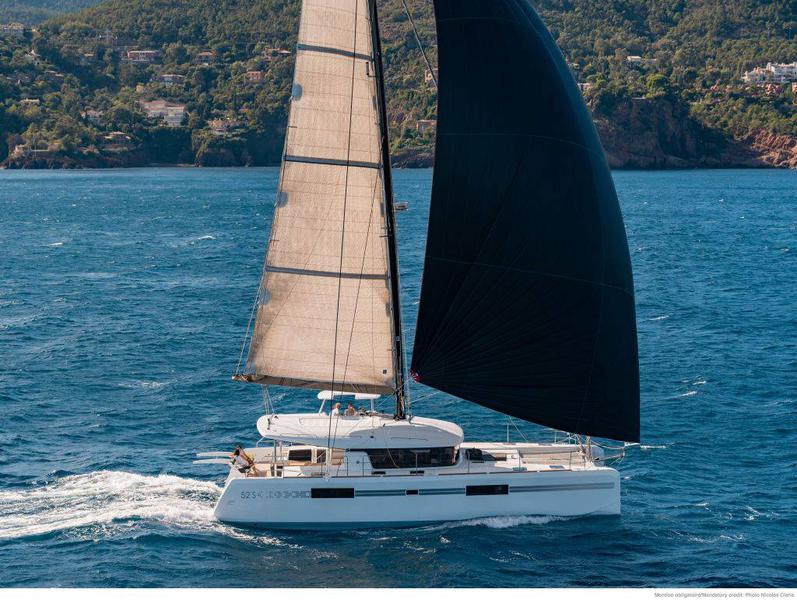Book yachts online - catamaran - Lagoon 52 - Takamaka - rent