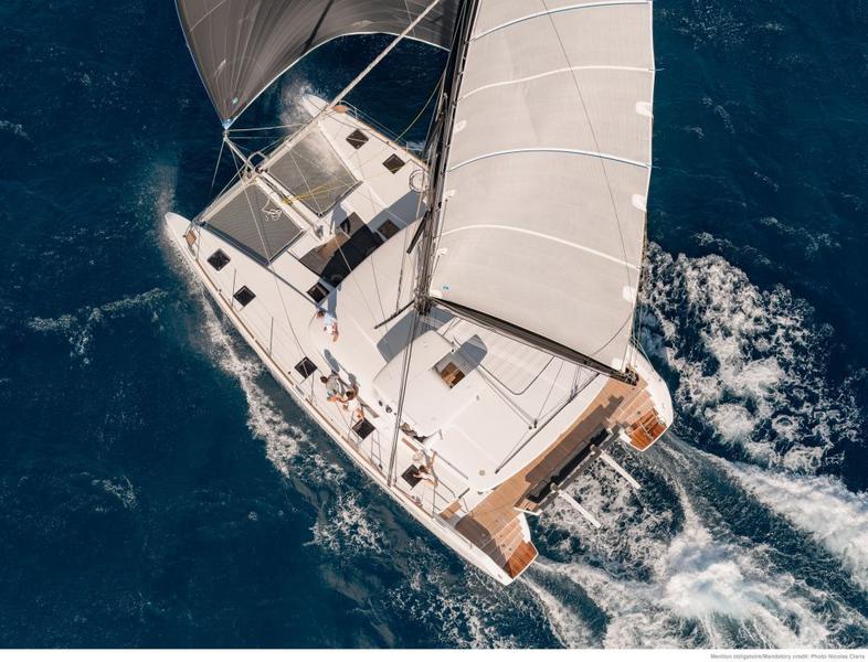 Book yachts online - catamaran - Lagoon 52 - Takamaka - rent