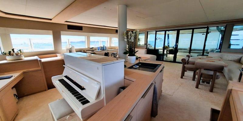 Book yachts online - catamaran - Lagoon Seventy 7 - Mane et Nocte - rent
