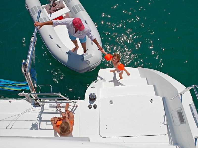 Book yachts online - catamaran - Lagoon 450  Flybridge - Caliente - rent
