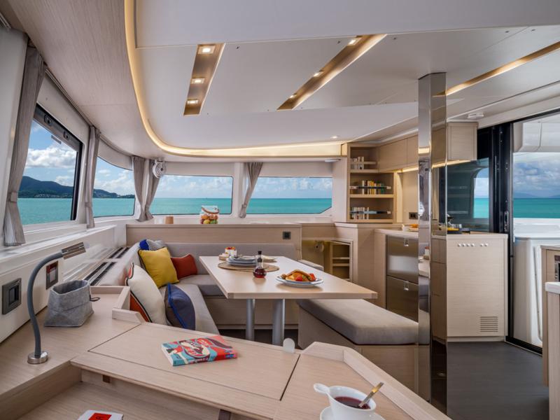 Book yachts online - catamaran - Lagoon 46 Flybridge - Overseas - rent