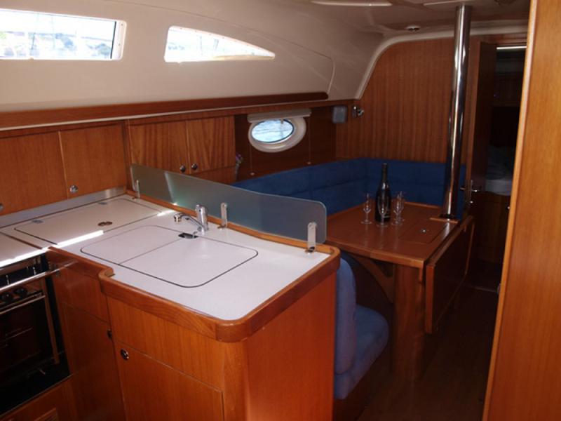 Book yachts online - sailboat - Elan 340 - Miri - rent