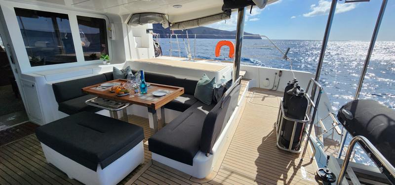 Book yachts online - catamaran - Lagoon 52F - Tamiro - rent