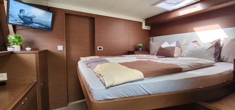 Book yachts online - catamaran - Lagoon 52F - Tamiro - rent