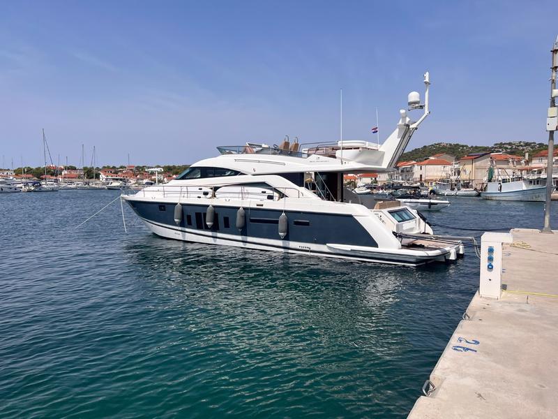 Book yachts online - motorboat - Squadron 58 - SPRAOI NA MARA (skipper incl., any-day charters) - rent