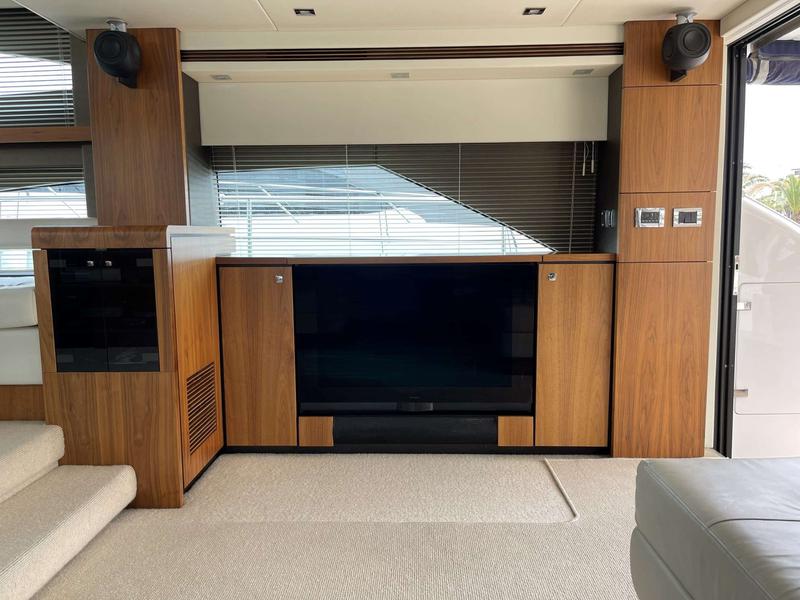 Book yachts online - motorboat - Squadron 58 - SPRAOI NA MARA (skipper incl., any-day charters) - rent