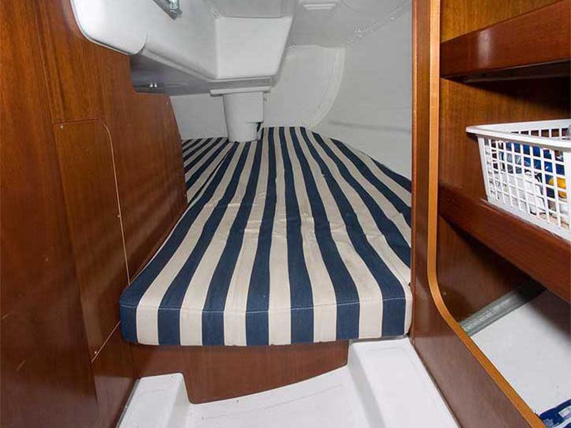 Book yachts online - sailboat - First 27.7 - Aljunina - rent