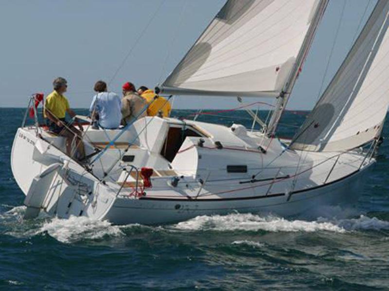 Book yachts online - sailboat - First 27.7 - Aljunina - rent