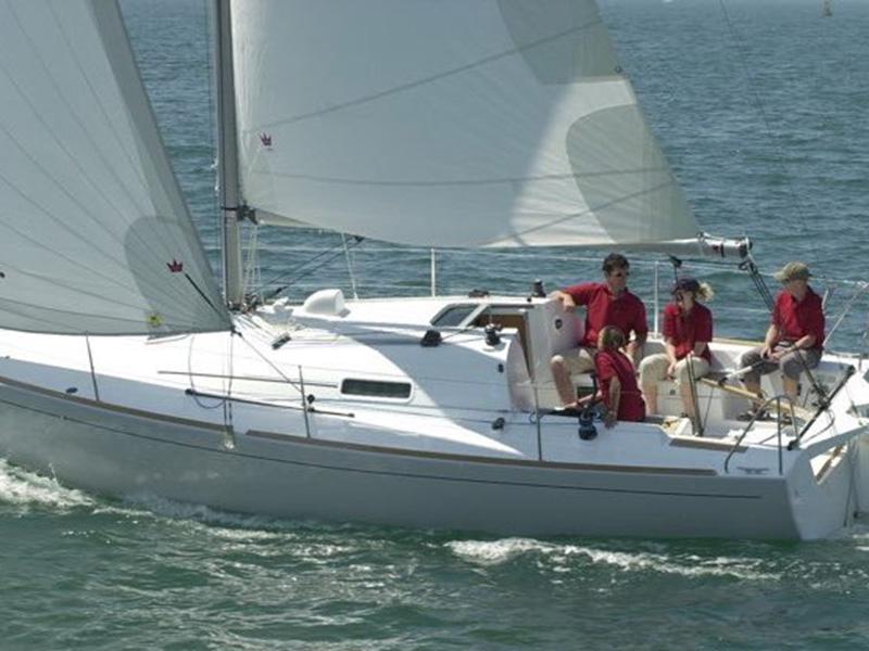 Book yachts online - sailboat - First 27.7 - Aljunina - rent