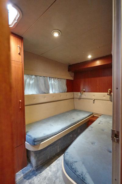 Book yachts online - motorboat - Princess 45 - Summer Love - rent