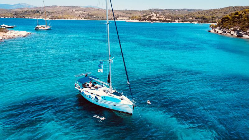 Book yachts online - sailboat - Bavaria 40 - Black Pearl - rent