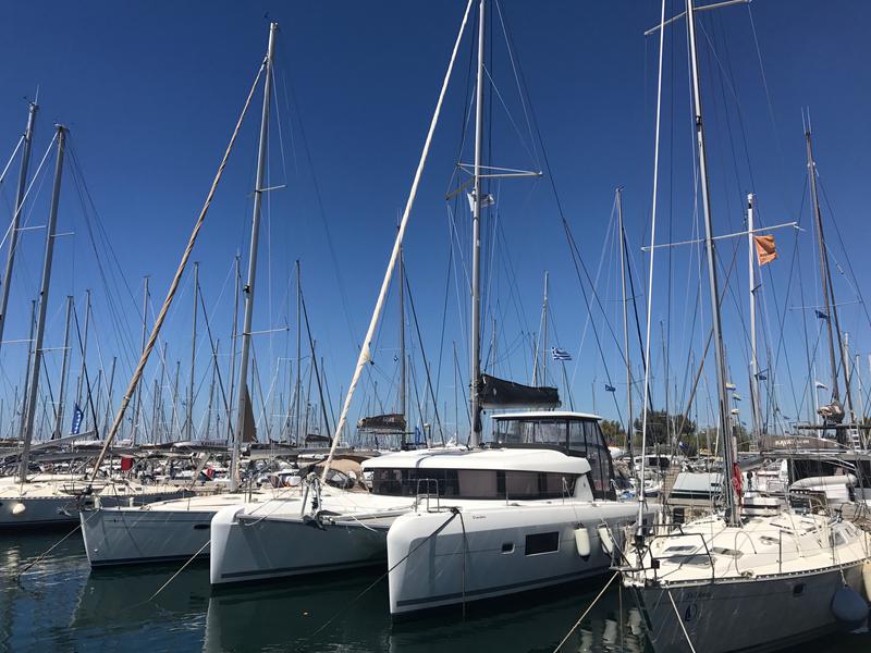 Book yachts online - catamaran - Lagoon 42 - Petalida - rent