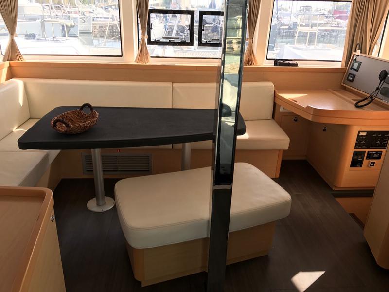 Book yachts online - catamaran - Lagoon 42 - Petalida - rent