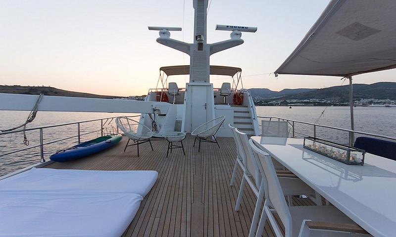 Book yachts online - motorboat - Trawler 77 - Troy Explorer - rent