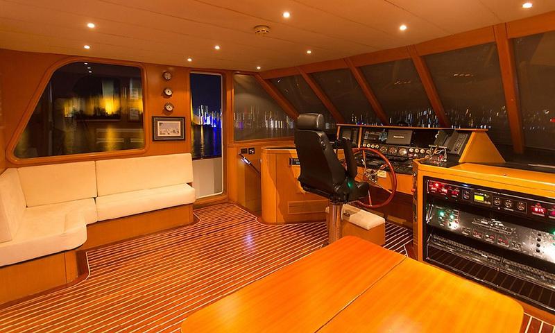 Book yachts online - motorboat - Trawler 77 - Troy Explorer - rent