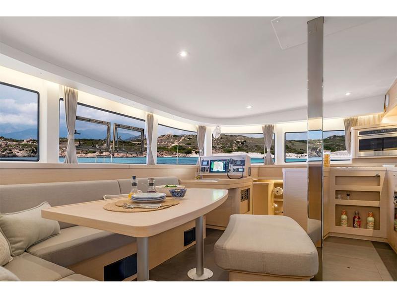 Book yachts online - catamaran - Lagoon 42 - Nami - rent