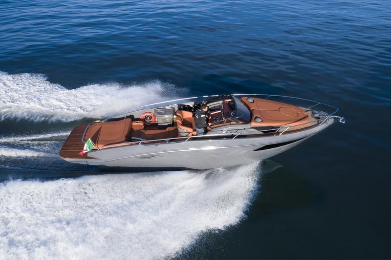 Book yachts online - motorboat - Cranchi E30 Endurance - Aurora - rent