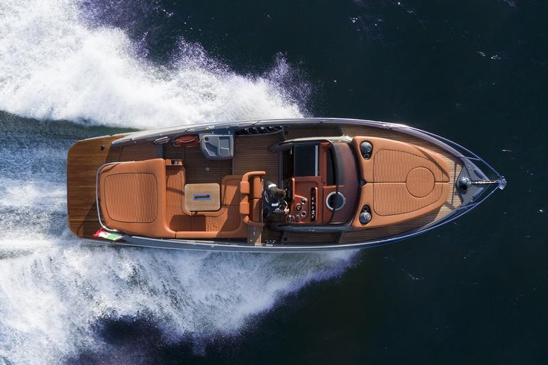 Book yachts online - motorboat - Cranchi E30 Endurance - Aurora - rent