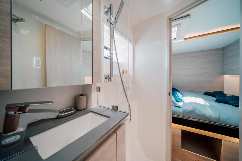 Book yachts online - catamaran - Leopard 50 - LADY AMANDA - rent