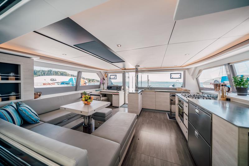 Book yachts online - catamaran - Leopard 50 - LADY AMANDA - rent