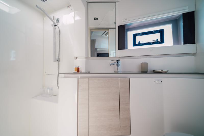 Book yachts online - catamaran - Leopard 50 - LADY AMANDA - rent