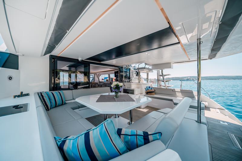 Book yachts online - catamaran - Leopard 50 - LADY AMANDA - rent