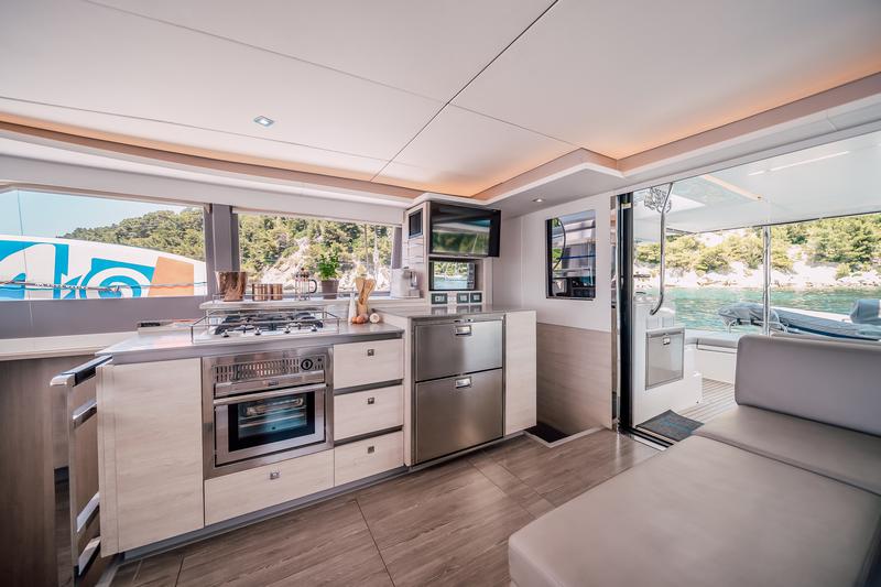 Book yachts online - catamaran - Leopard 50 - LADY AMANDA - rent