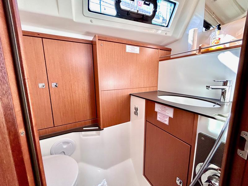 Book yachts online - sailboat - Bavaria Cruiser 37 - Enjoy The Silence - rent