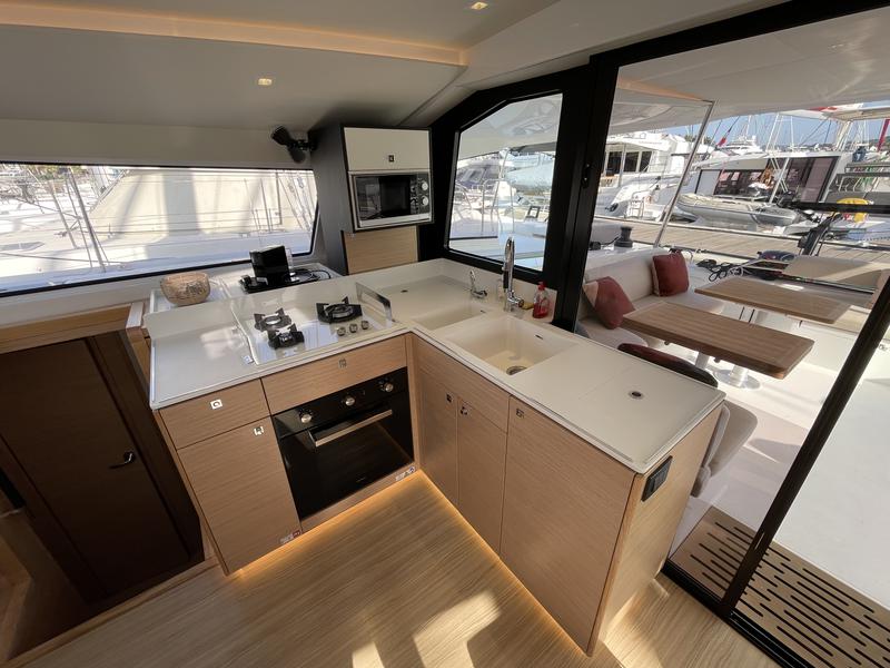 Book yachts online - catamaran - Nautitech 44 Open - Happiness - rent