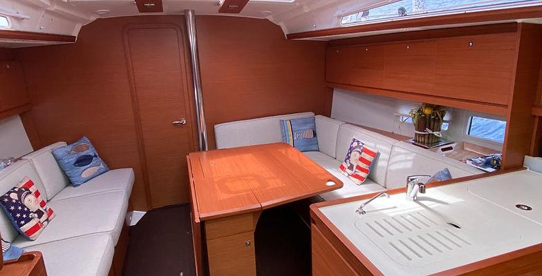 Book yachts online - sailboat - Dufour 390 Grand Large - Melomaxi II - rent
