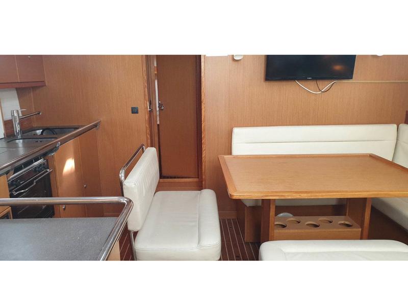 Book yachts online - sailboat - Bavaria 45 - LAURA - rent