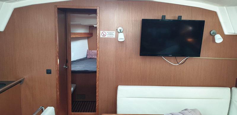 Book yachts online - sailboat - Bavaria 45 - LAURA - rent