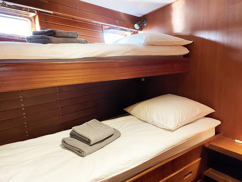 Book yachts online - motorboat - Grand Banks Europa 50 - Ghimar - rent