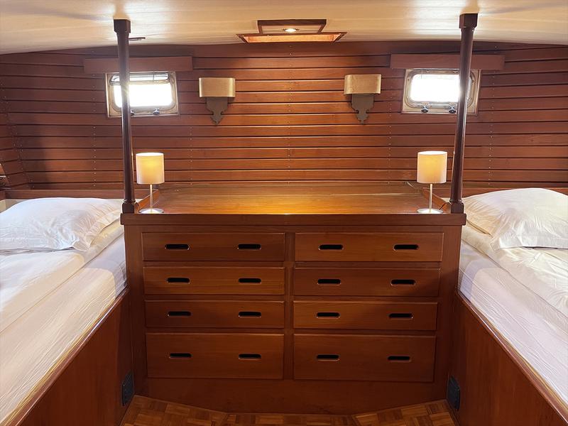 Book yachts online - motorboat - Grand Banks Europa 50 - Ghimar - rent